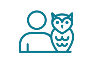 Tallers amb animals picto - educando.zoodelpirineu.com Docent observant un animal durant els tallers educatius amb animals del Zoo del Pirineu.